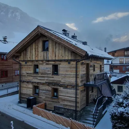 Alpenglueck By アパート