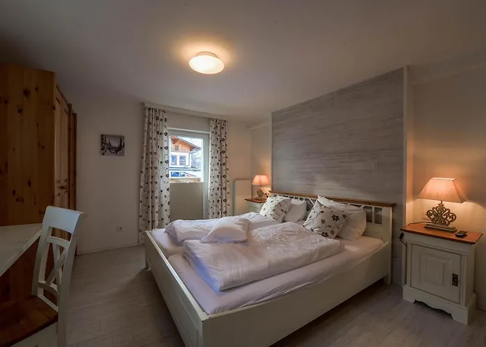 Alpenglueck By * كابرون